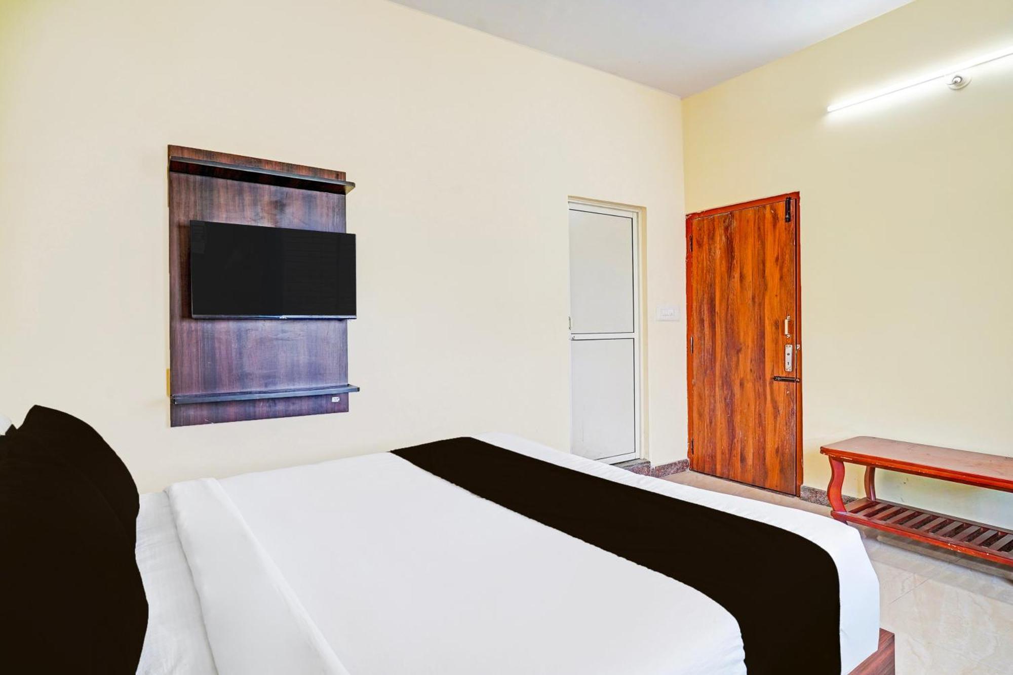 Super Hotel O Srigandhakavalu Formerly Chamundeshwari Lodging Jalahalli Bagian luar foto